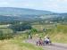 Le Catrike Road, accompagé du Dash et du tadem Pino Hasebikes, monte une sévère cote.