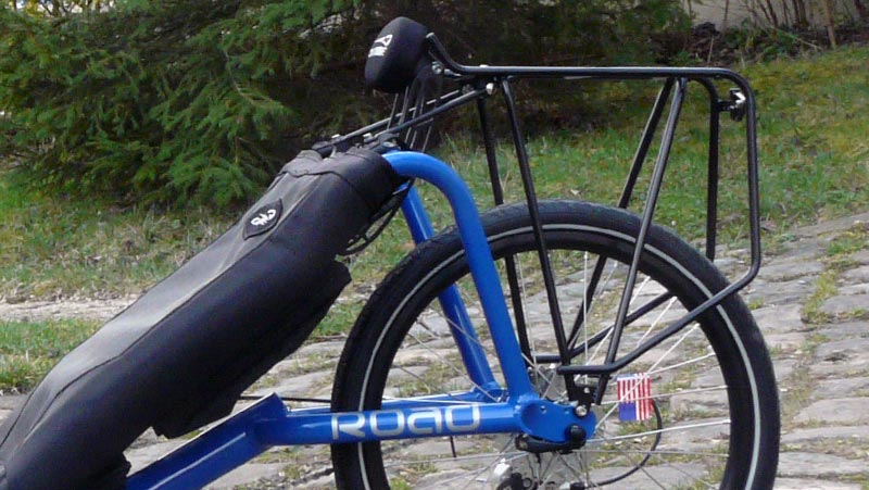 Le Catrike Road prêt à partir muni de son porte bagages Tubus Cargo.